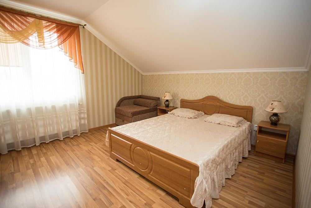 Goldenluxe Hotel Berehove  Ngoại thất bức ảnh