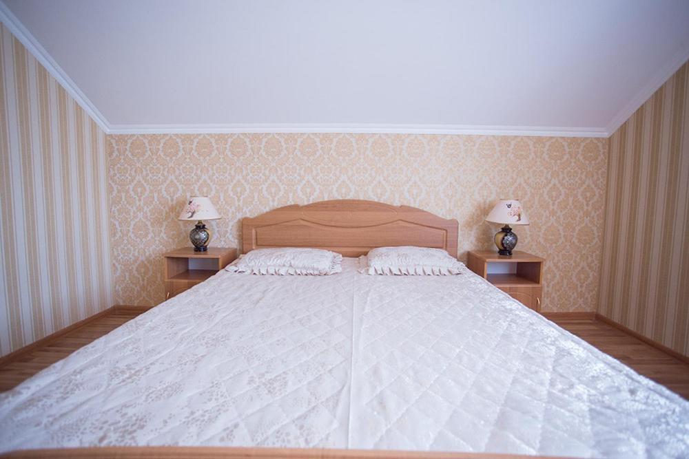 Goldenluxe Hotel Berehove  Ngoại thất bức ảnh