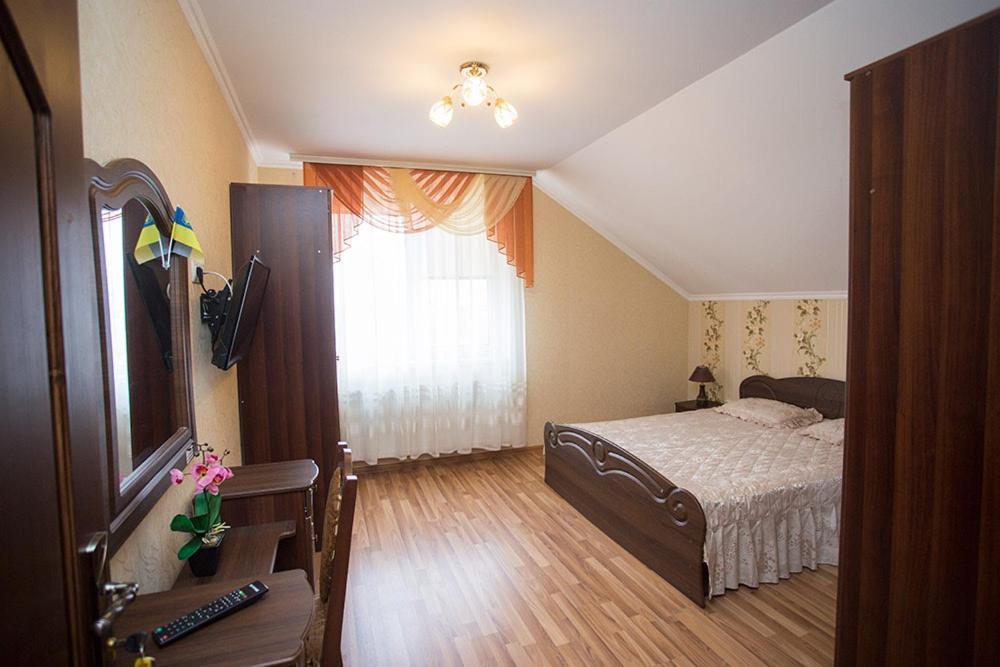 Goldenluxe Hotel Berehove  Ngoại thất bức ảnh