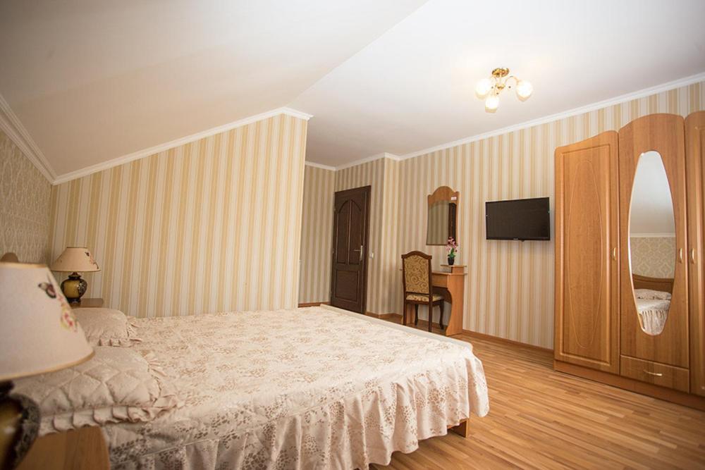 Goldenluxe Hotel Berehove  Ngoại thất bức ảnh