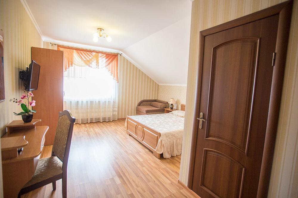 Goldenluxe Hotel Berehove  Ngoại thất bức ảnh