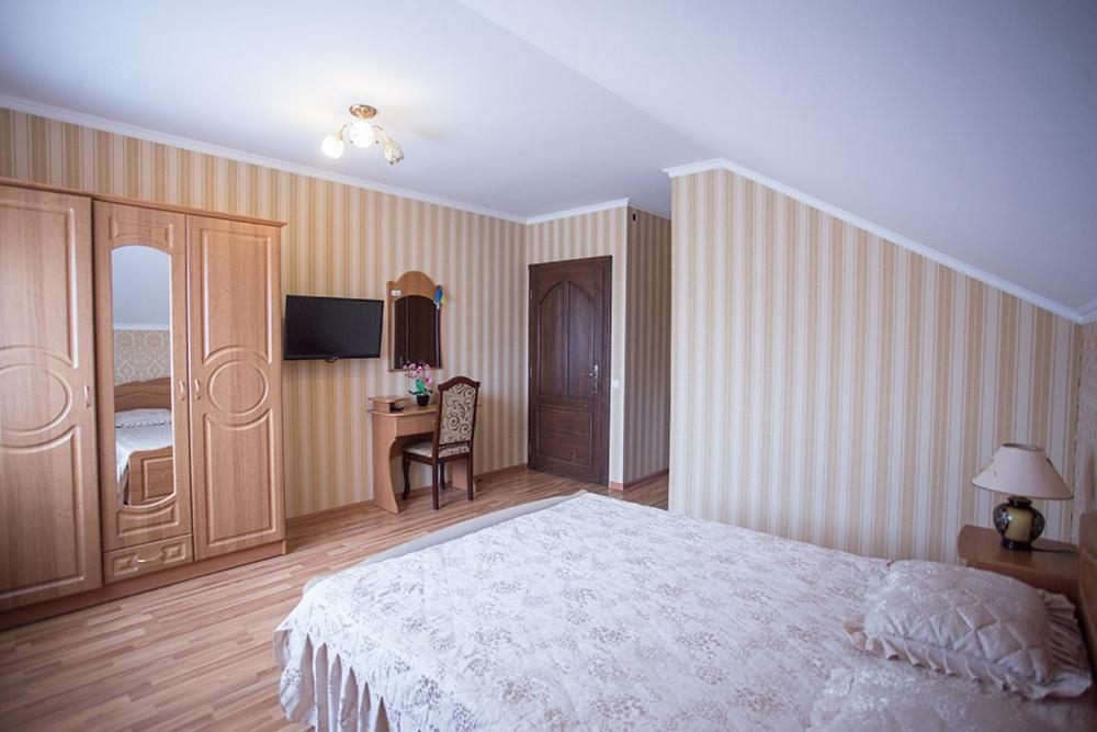 Goldenluxe Hotel Berehove  Ngoại thất bức ảnh