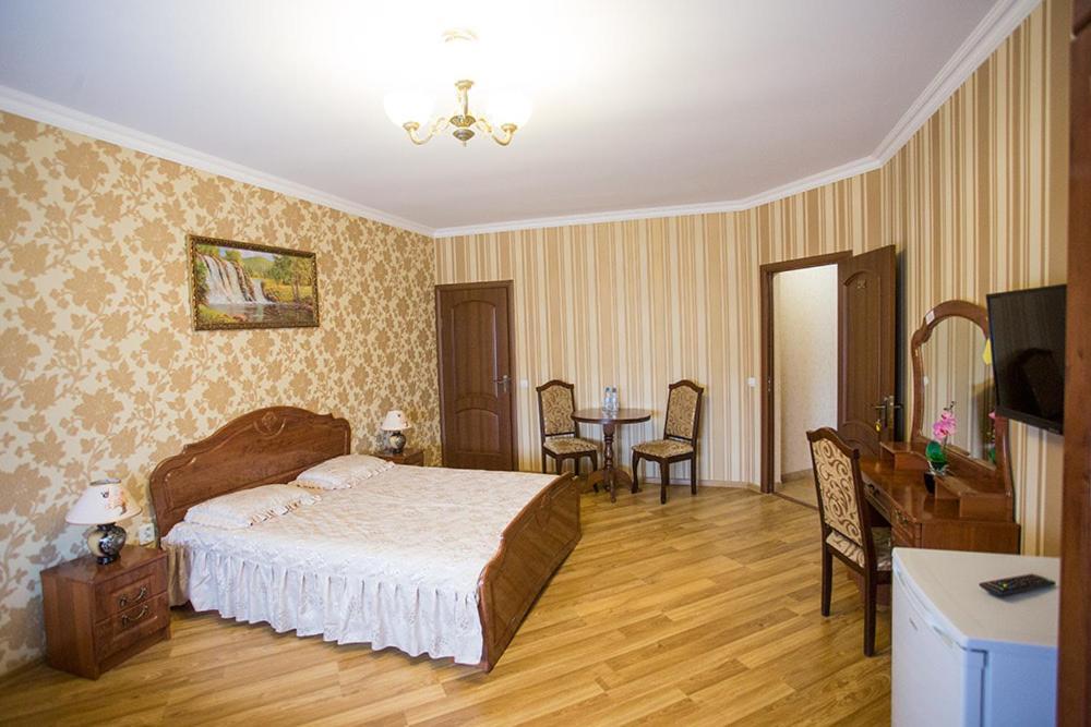 Goldenluxe Hotel Berehove  Ngoại thất bức ảnh