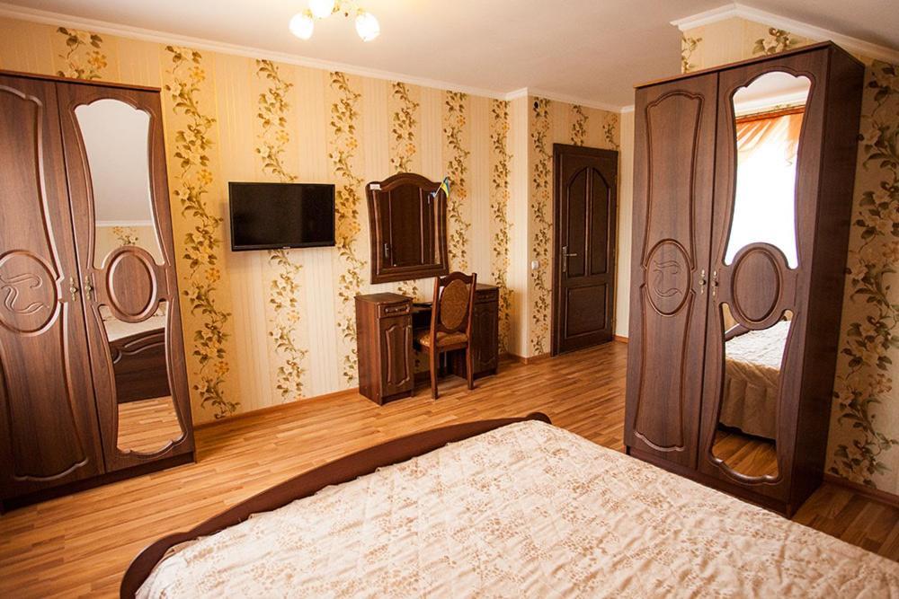 Goldenluxe Hotel Berehove  Ngoại thất bức ảnh