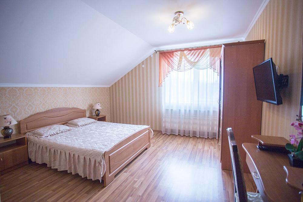Goldenluxe Hotel Berehove  Ngoại thất bức ảnh