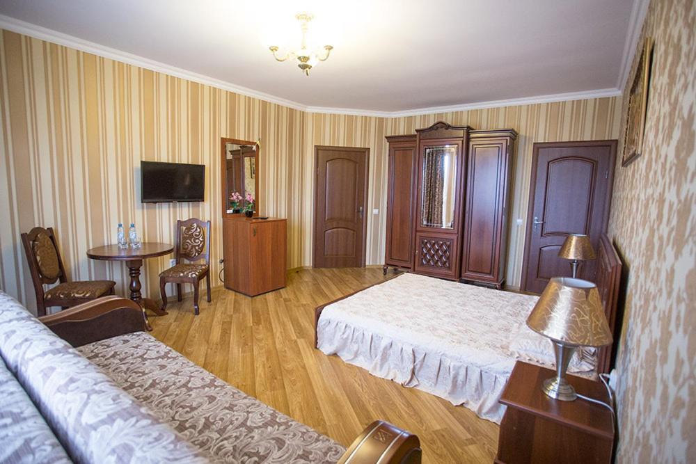 Goldenluxe Hotel Berehove  Ngoại thất bức ảnh