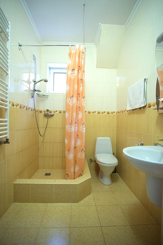 Goldenluxe Hotel Berehove  Ngoại thất bức ảnh