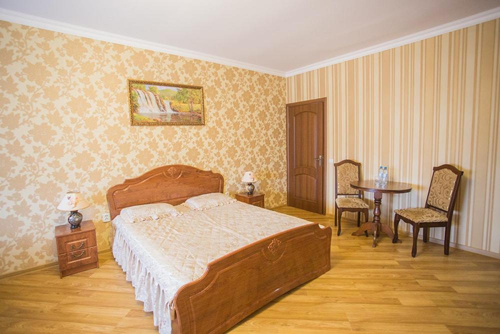 Goldenluxe Hotel Berehove  Ngoại thất bức ảnh