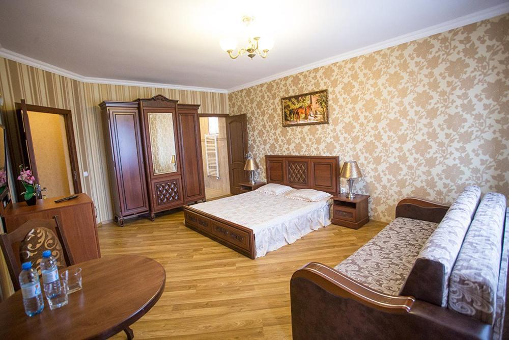 Goldenluxe Hotel Berehove  Ngoại thất bức ảnh