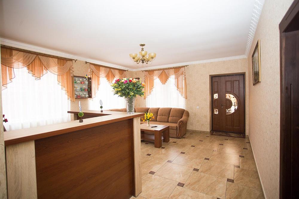 Goldenluxe Hotel Berehove  Ngoại thất bức ảnh