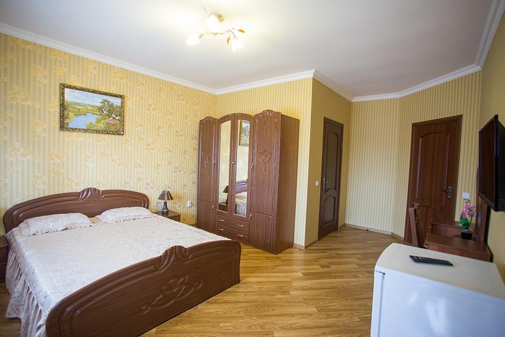 Goldenluxe Hotel Berehove  Ngoại thất bức ảnh