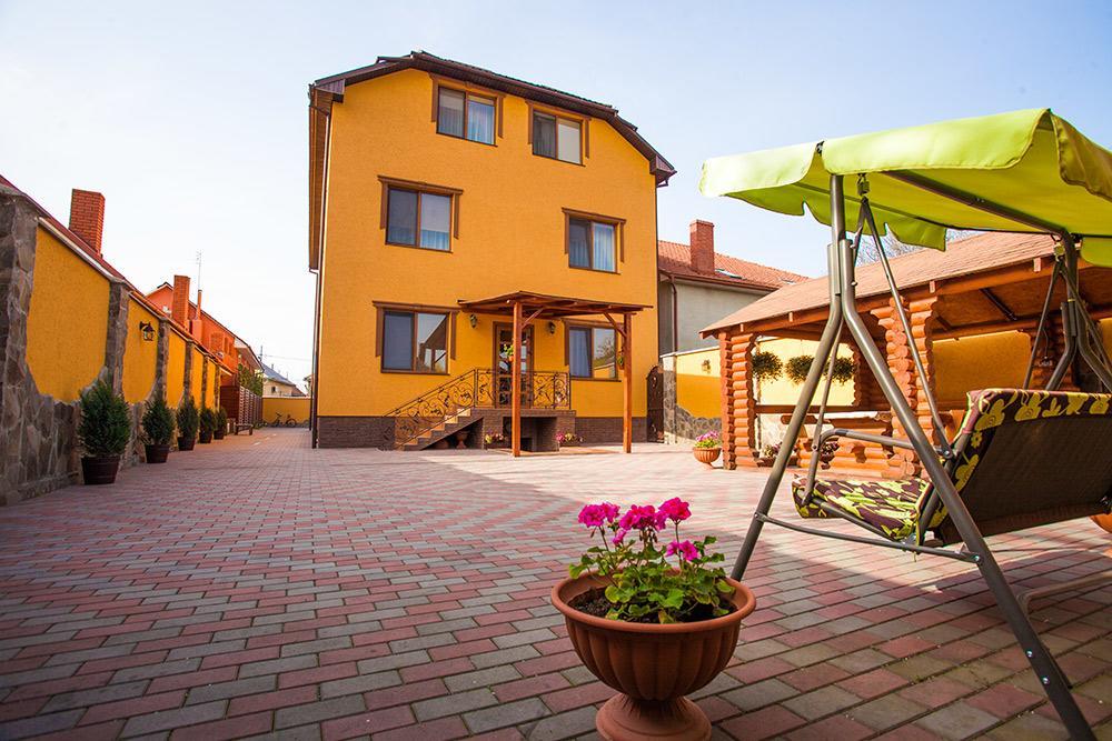 Goldenluxe Hotel Berehove  Ngoại thất bức ảnh